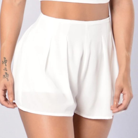 Fashion Nova Pants - Fashion Nova Pleated White Ivory Flowy Shorts